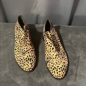 Leopard Print Slip-On Loafers for Women - Tan & Black